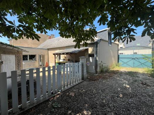 Boutique à vendre 107 000 € 3 pièces 100 m² de surface de vente Bourges 18000
