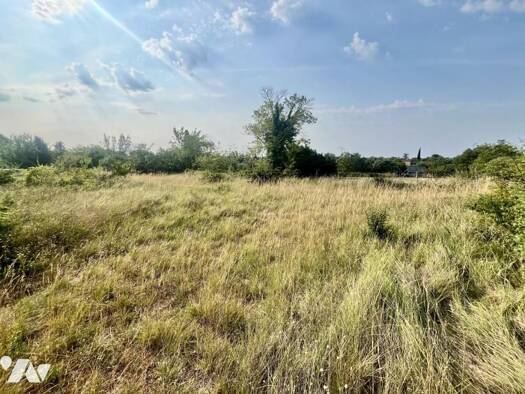 Terrain constructible viabilisé à vendre 95 000 € 909 m² de terrain Le Garn 30760