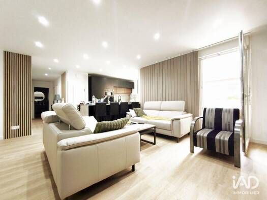 Appartement à vendre 235 000 € 3 pièces 2 chambres 64 m² RDC Clairmarais-Charles Arnould Reims 51100