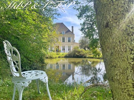 Maison à vendre 1 300 000 € 10 pièces 6 chambres 485 m² 11 480 m² de terrain La Clotte 17360