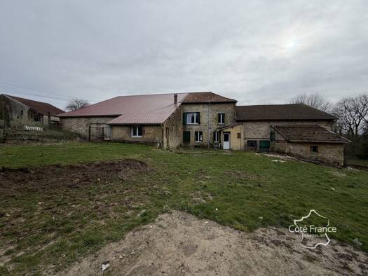 Ferme à vendre 130 000 € 6 pièces 3 chambres 140 m² 3 343 m² de terrain Verrières 08390