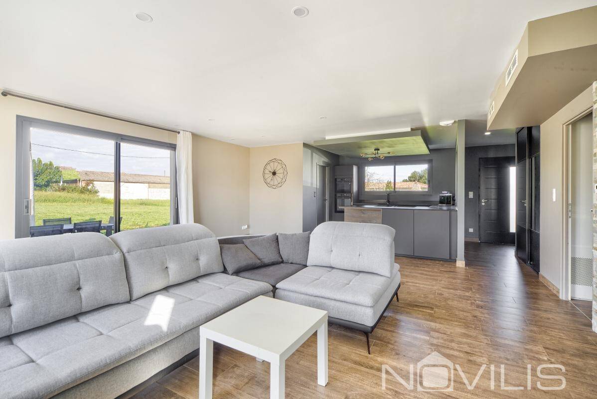 Maison à vendre, 124m², SAINTE FOY DE PEYROLIERES