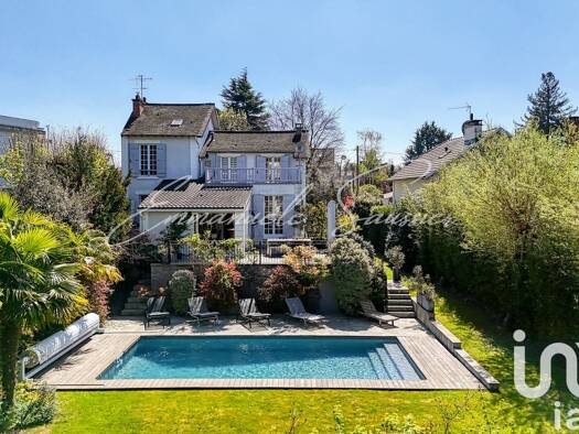 Demeure à vendre 1 940 000 € 9 pièces 4 chambres 227 m² 1 016 m² de terrain Bourg-La Feuillaume Nord La Celle-Saint-Cloud 78170