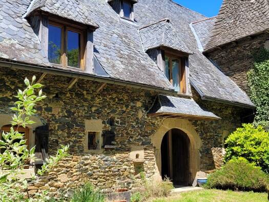 Maison à vendre 331 000 € 5 pièces 4 chambres 206 m² 3 133 m² de terrain Arnac 15150