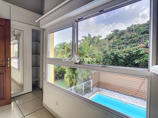 Maison à louer 2 300 € 5 pièces 4 chambres 120 m² 400 m² de terrain Le Gosier 97190