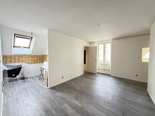 Appartement à vendre 79 800 € 2 pièces 1 chambre 47 m² Étage 3/3 Préfecture Lons-le-Saunier 39000