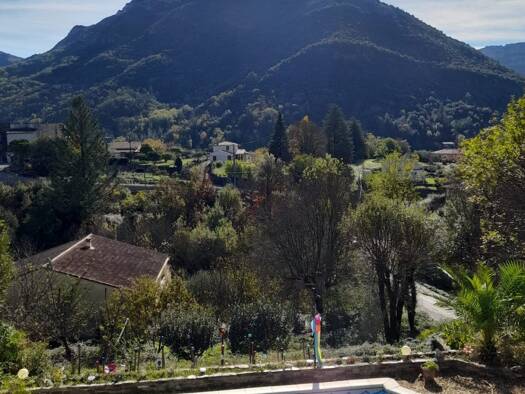 Maison de plain-pied à vendre 390 000 € 6 pièces 2 chambres 160 m² 1 500 m² de terrain Sumène 30440
