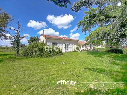 Maison à vendre 328 000 € 10 pièces 5 chambres 238 m² 1 998 m² de terrain La Bruffière 85530