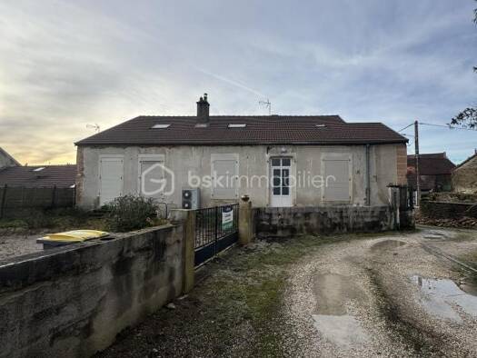 Maison à vendre 299 000 € 10 pièces 6 chambres 261 m² 790 m² de terrain Selongey 21260