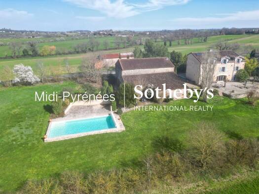 Maison à vendre 1 065 000 € 18 pièces 9 chambres 585 m² 9 761 m² de terrain Albi 81000