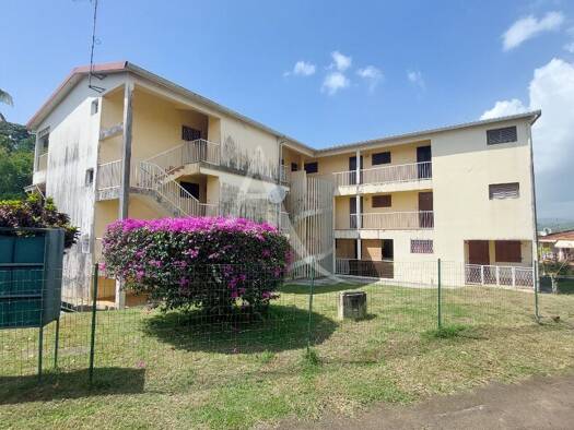 Appartement à louer 659 € 1 pièce 27 m² Étage 1/2 Le Lamentin 97232