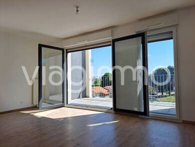 Appartement en viager libre Bouquet 127 200 € 3 pièces 2 chambres 56 m² Étage 1/3 Hôtel de Ville Coueron 44220