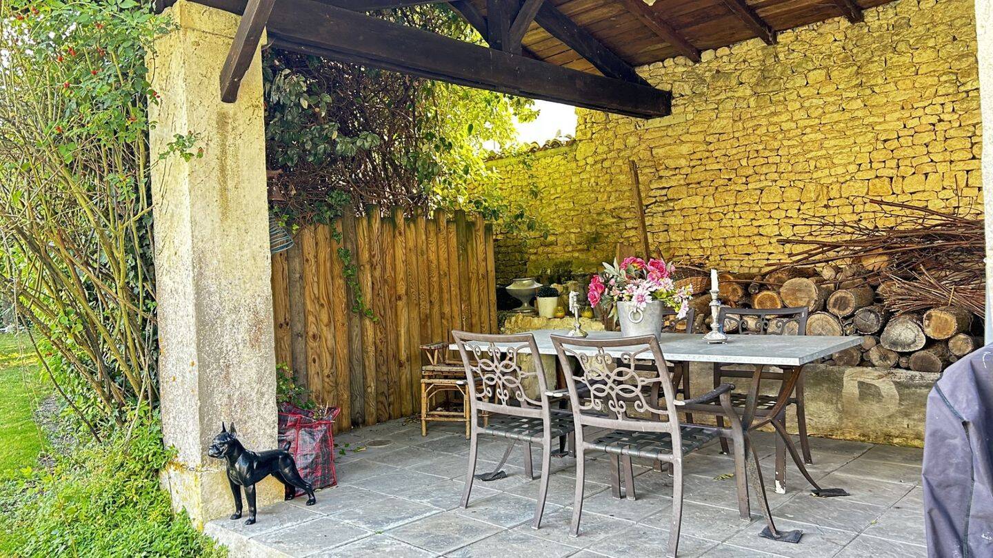 Maison à vendre, 215m², SAINT PIERRE DE JUILLERS