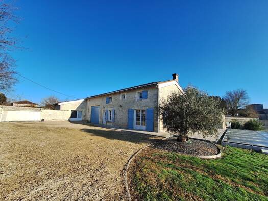Maison à vendre 360 400 € 8 pièces 3 chambres 192 m² 1 854 m² de terrain Saint Palais du Ne 16300