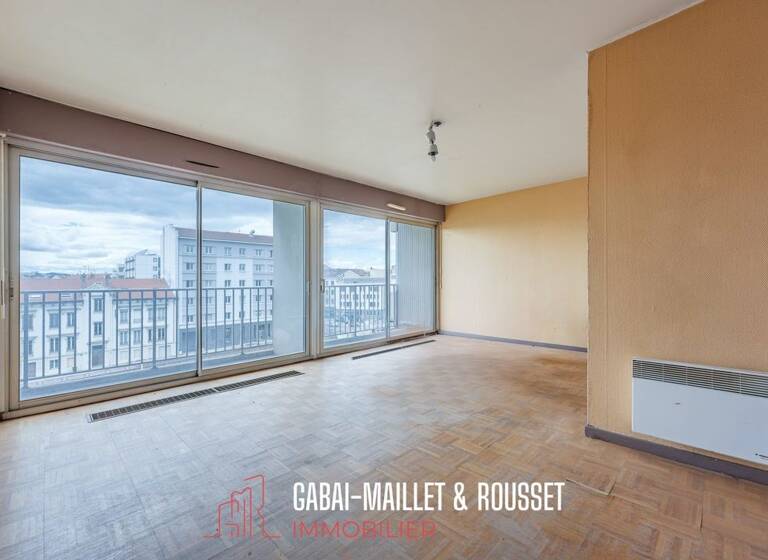 Appartement à vendre 290 000 € 5 pièces 4<br/>chambres 94 m²<br/>superficie 4/8<br/>étage Lyon 8ème 69008