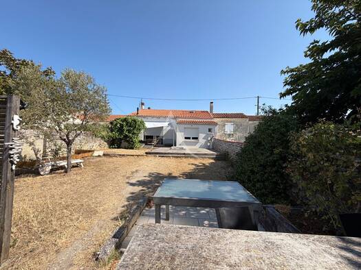 Maison à vendre 278 250 € 4 pièces 2 chambres 86,28 m² 350 m² de terrain Port-des-Barques 17730