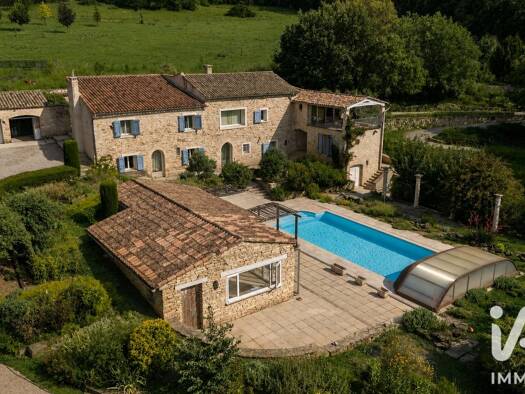 Demeure à vendre 1 660 000 € 7 pièces 5 chambres 229 m² 36 030 m² de terrain Dauphin 04300