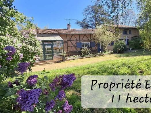 Maison à vendre 850 000 € 6 pièces 4 chambres 220 m² 114 040 m² de terrain Saint-André-d'Huiriat 01290