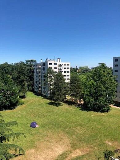 Appartement à louer 1 150 € 4 pièces 3 chambres 91,3 m² Dernier étage, Étage 3/3 Centre Ecully 69130