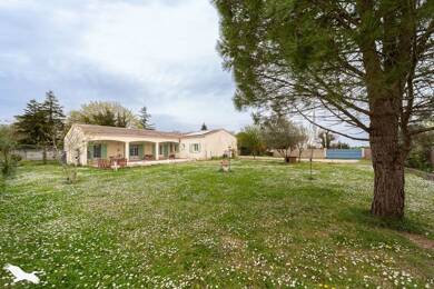 Maison de plain-pied à vendre 267 648 € 4 pièces 3 chambres 162 m² 1 354 m² de terrain Blaye 33390