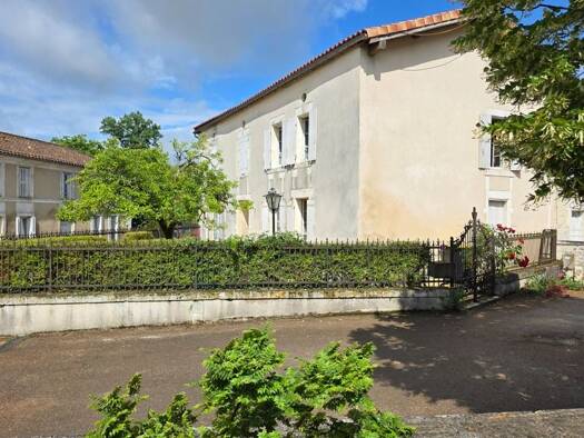 Maison à vendre 65 000 € 7 pièces 4 chambres 148 m² 219 m² de terrain Condéon 16360