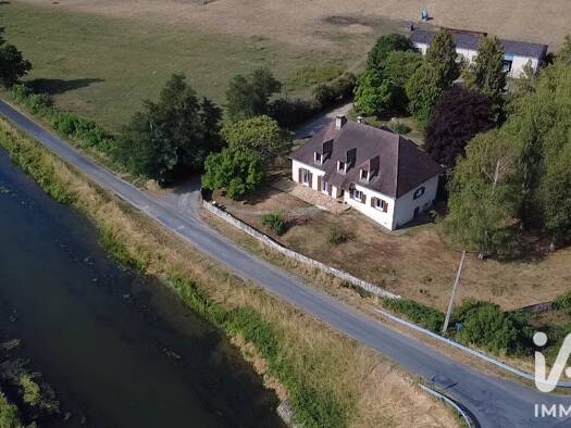 Maison à vendre 255 000 € 6 pièces 3 chambres 147 m² 5 686 m² de terrain Chassenard 03510