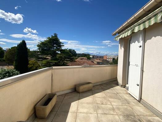 Appartement à louer 575 € 2 pièces 1 chambre 54 m² Étage 3/3 Pont St Esprit 30130