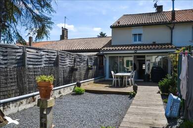 Maison à vendre 202 350 € 4 pièces 2 chambres 100 m² 165 m² de terrain Casteljaloux 47700
