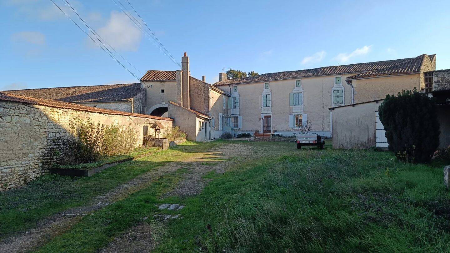 Maison à vendre, 195m², NEUVILLE DE POITOU