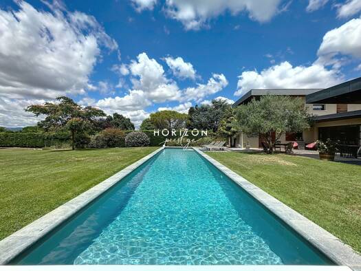 Maison à vendre 1 885 000 € 8 pièces 4 chambres 247 m² 3 839 m² de terrain Basses-Barolles Saint-Genis-Laval 69230