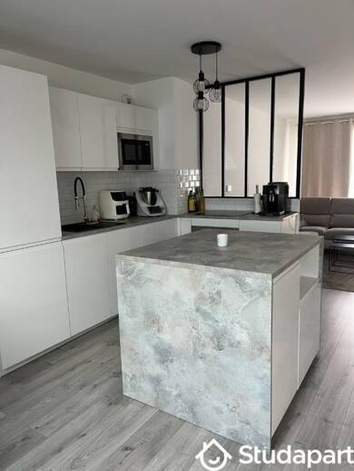 Appartement à louer 600 € 1 pièce 1 chambre 11 m² 4ème étage Centre Ville-Bouviers Guyancourt 78280