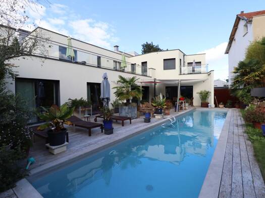 Maison à louer 4 900 € 7 pièces 5 chambres 275 m² 760 m² de terrain Lyon 9ème 69009