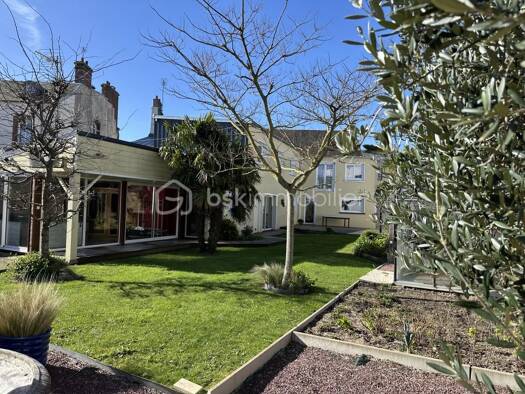 Maison de ville à vendre 890 000 € 8 pièces 5 chambres 345 m² 1 017 m² de terrain Des Ports Granville 50400