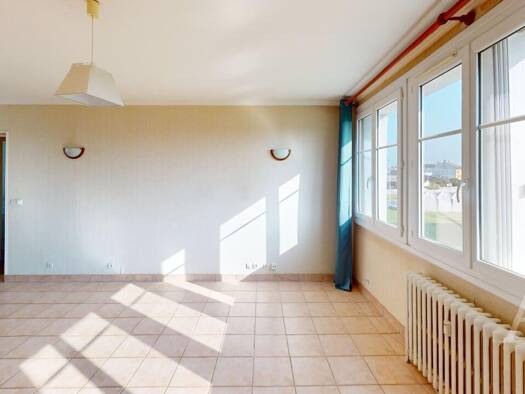 Appartement à vendre 59 500 € 4 pièces 3 chambres 76 m² 3ème étage La Loge-Notz-Cré-Touvent Chateauroux 36000