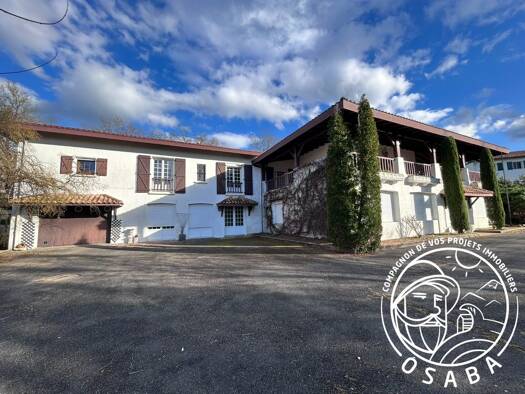 Maison à vendre 550 000 € 8 pièces 4 chambres 311 m² 3 178 m² de terrain Hasparren 64240