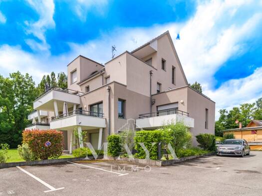 Appartement à vendre 239 500 € 3 pièces 2 chambres 67 m² Étage 3/3 Hegenheim 68220