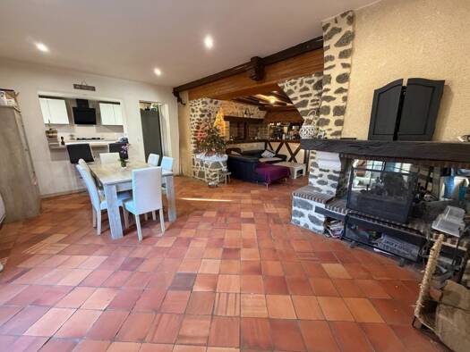 Maison à vendre 193 500 € 5 pièces 3 chambres 165 m² 1 400 m² de terrain Saint-Jean-d'Assé 72380