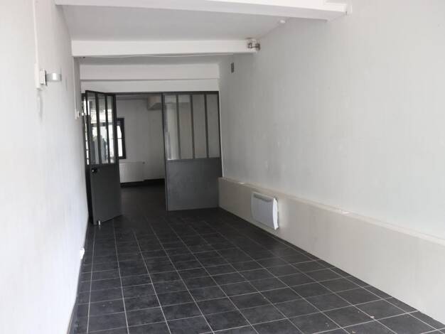 Local commercial à vendre 115 000 € 52 m² de surface de vente Saint Germain-Hôtel de Ville-Saint Pierre Auxerre 89000