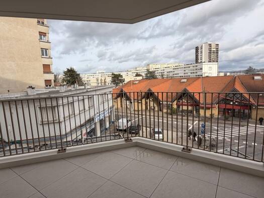 Appartement à louer 930 € 3 pièces 2 chambres 69 m² Étage 2/5 Le Centre-Centre Ville Roanne 42300