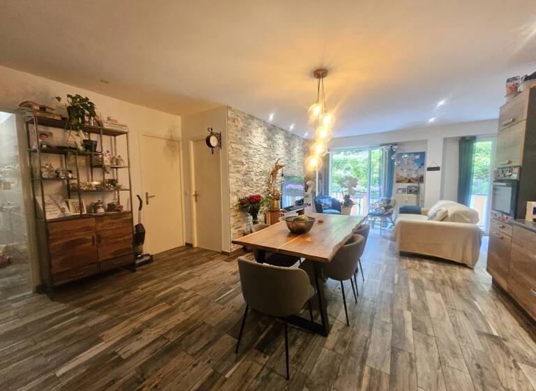 Appartement à vendre 435 000 € 3 pièces 2<br/>chambres 75,1 m²<br/>superficie 1er<br/>étage Cimiez Nice 06100