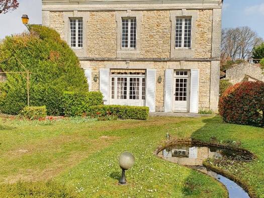 Maison à vendre 222 000 € 11 pièces 6 chambres 253 m² 1 731 m² de terrain Chazelles 16380