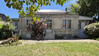 Maison à louer 3 045 € 9 pièces 5 chambres 196,8 m² 450 m² de terrain Bordeaux 33000