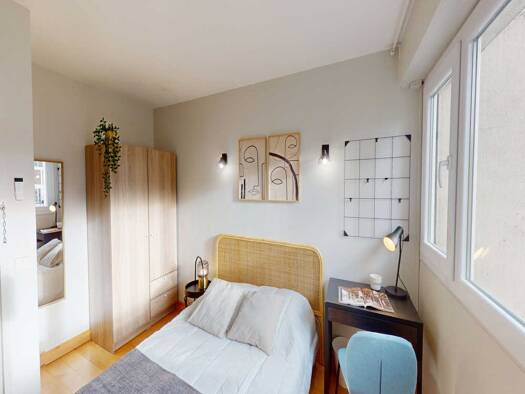 Appartement à louer 1 050 € 5 pièces 5 chambres 100 m² 8ème étage Eiffel Levallois-Perret 92300