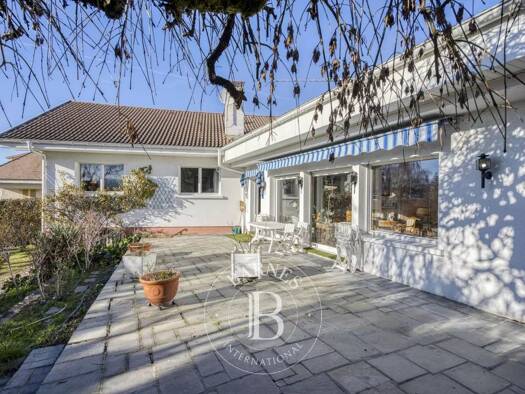 Maison de plain-pied à vendre 1 248 000 € 6 pièces 3 chambres 168,4 m² 3 214 m² de terrain Nord Vétraz-Monthoux 74100