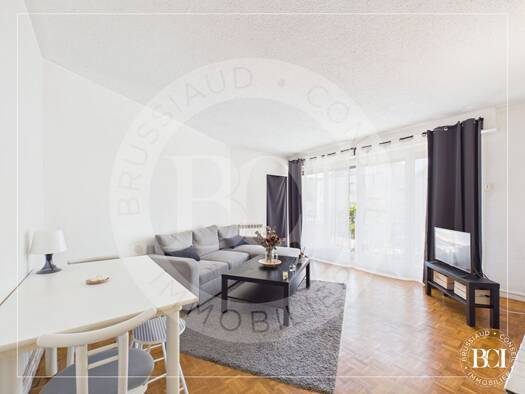 Appartement à vendre 149 000 € 3 pièces 2 chambres 72 m² Étage 1/5 Allies-Clos d'Or Grenoble 38100