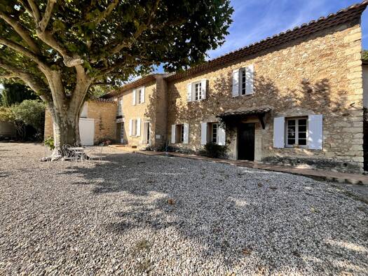 Ferme à vendre 789 000 € 8 pièces 4 chambres 224 m² Beaumes-de-Venise 84190