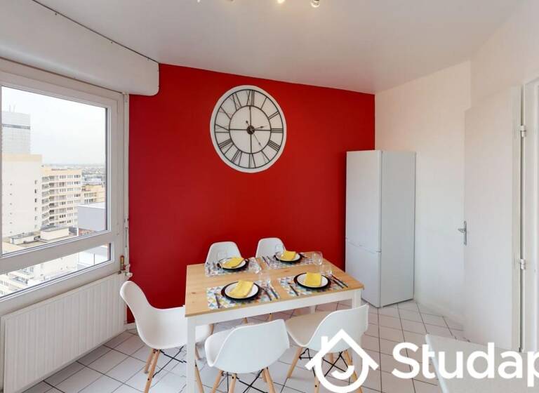 Appartement à louer 980 € 1 pièce 1<br/>chambre 14 m²<br/>superficie 17ème<br/>étage Parc-La Boule- Champs Pierreux Nanterre 92000