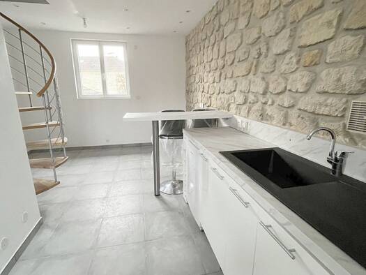 Appartement à louer 810 € 1 pièce 24 m² Étage 1/1 Centre Ville-mail-Golf-Epluches-Pt Petit Saint-Ouen-l'Aumône 95310