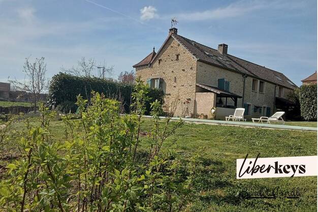 Maison à vendre 485 000 € 7 pièces 4 chambres 200 m² 999 m² de terrain La Vineuse sur Fregande 71250