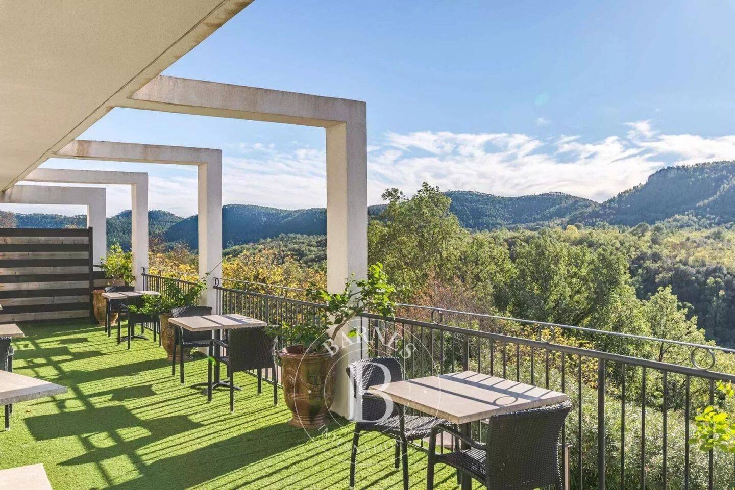 Maison à vendre, 350m², BAGNOLS EN FORET
